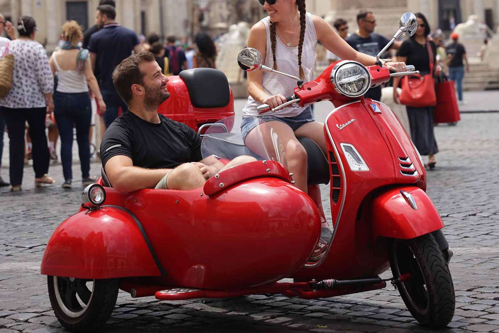 Római Vespa-oldalkocsis túra helyi sofőrrel