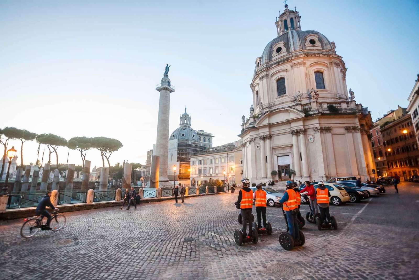 Rome: Night Segway Tour of Illuminated Monuments