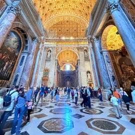 Vatican : visite de la Porte Sainte, de la basilique Saint-Pierre et des tombes papales