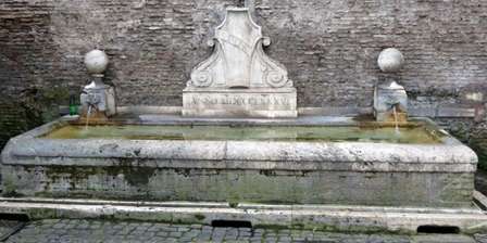 Fontána na napájení u Porta del Popolo