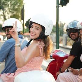 Rome: Vespa-scootertour met gids naar iconische bezienswaardigheden
