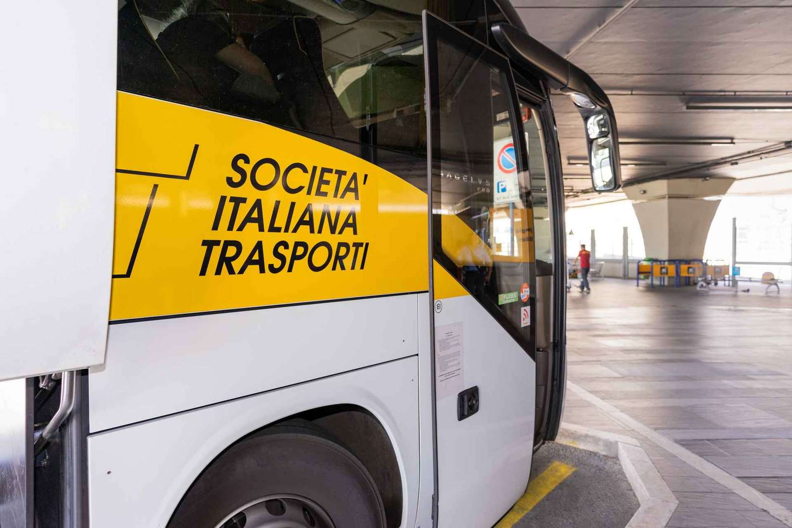 Flughafenbus Fiumicino–Termini mit WLAN an Bord