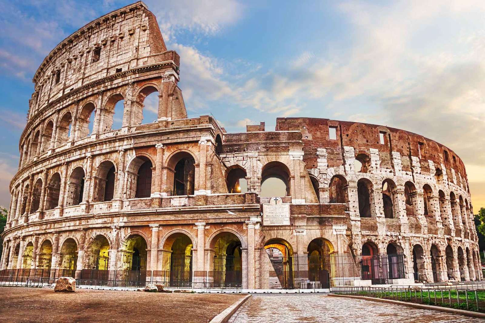 Colosseum, Roman Forum & Palatine with Video + Arena Option