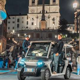 Golfkar tour Rome bij nacht langs verlichte pleinen