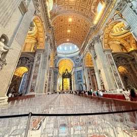 Vatican : visite de la Porte Sainte, de la basilique Saint-Pierre et des tombes papales
