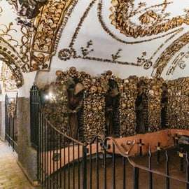 Rome: Ondergrondse Crypten en Catacomben Tour met Transfers