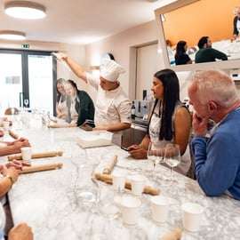 Roma: Clase Práctica de Pasta y Gelato en el Centro de la Ciudad