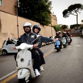 Rome: Vespa-scootertour met gids naar iconische bezienswaardigheden