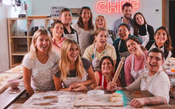 Roma: Clase de Cocina de Pasta Tradicional con Cócteles